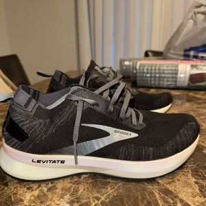 Brooks Levitate Men's Black and Gray Athletic Shoes